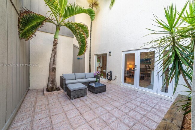 Building Photo - 1605 S US Hwy 1