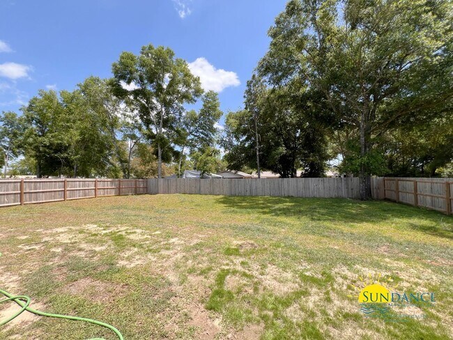 Building Photo - 5374 Wyndell Cir