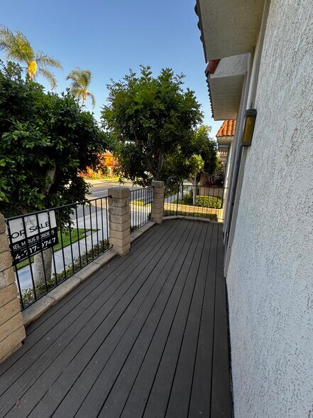 Building Photo - 2208 N Broadway