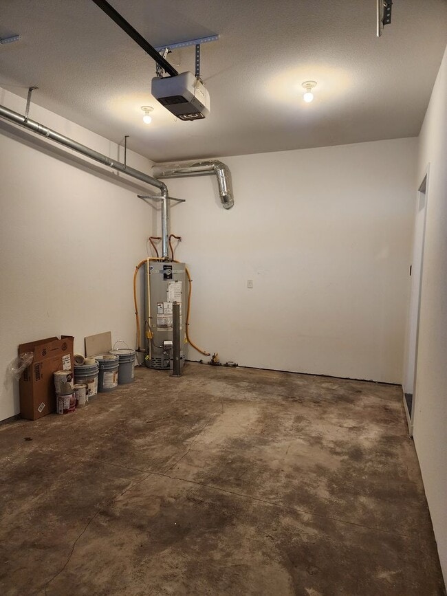 Building Photo - $1,000.00 OFF YOUR FIRST FULL MONTH'S RENT...