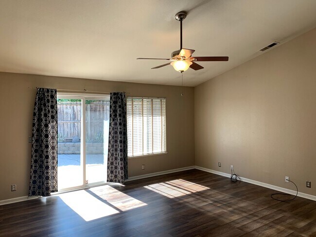 Building Photo - 203 Legacy Ln