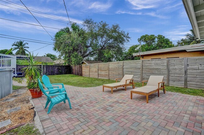 Building Photo - 1605 NW 7th Terrace