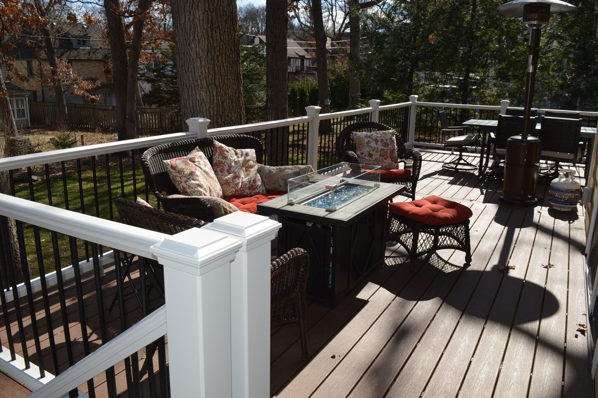 Building Photo - 4145 Hiawatha Dr