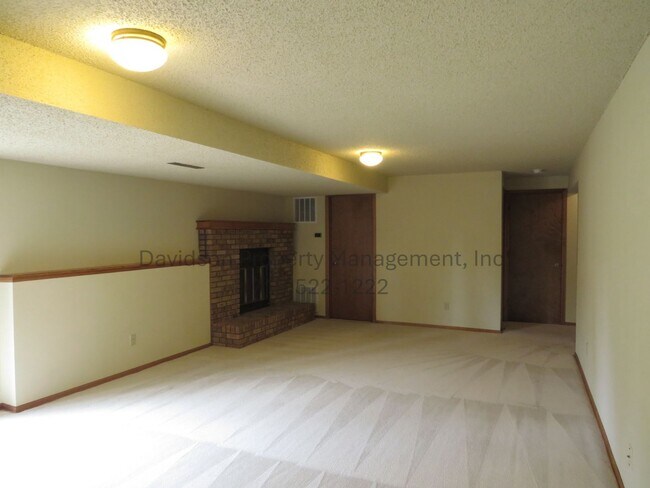 Building Photo - Stunning 4 Bedroom House in West Colorado ...