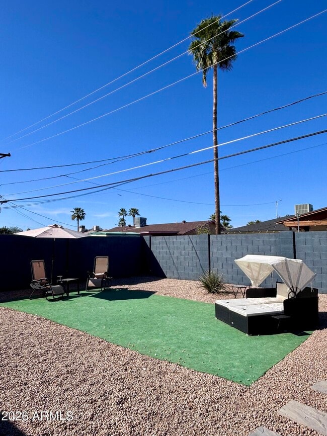 Building Photo - 8328 E Palm Ln