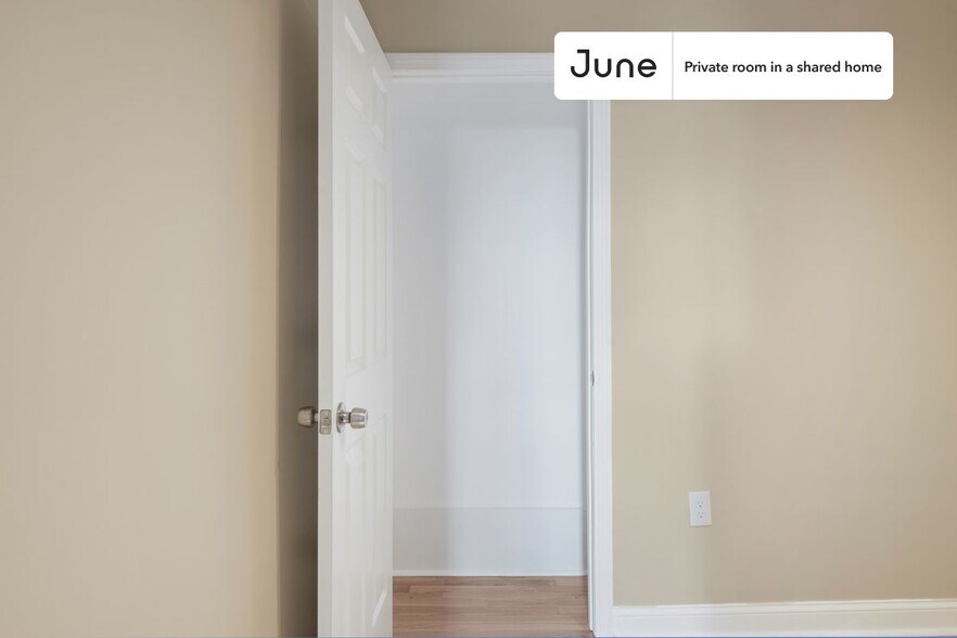 Building Photo - Room in Shared 4 bed/1 bath home