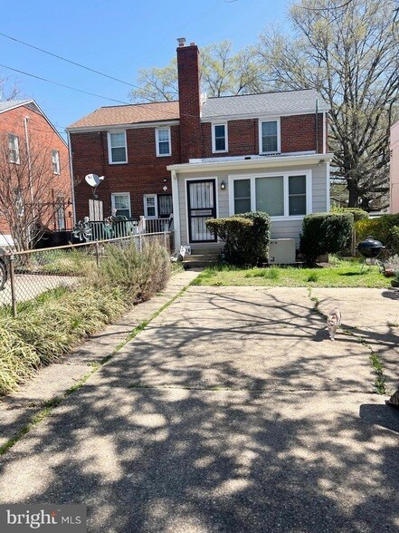 Building Photo - 5024 12th St NE