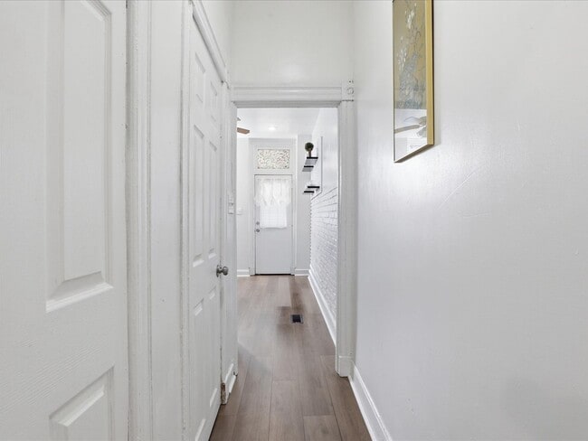 Building Photo - Charming Spacious Baltimore Rowhome