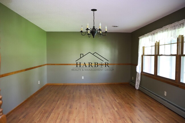 Building Photo - 3504 Ogden Ct NE