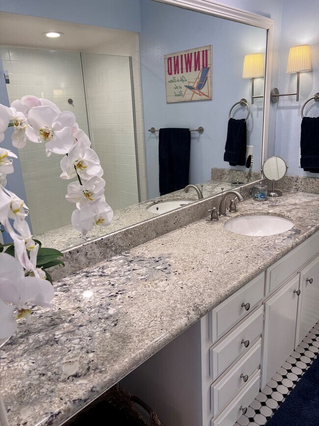 Building Photo - Fully-furnished Sleek 2-bedroom, 2-bathroom Condo in PG