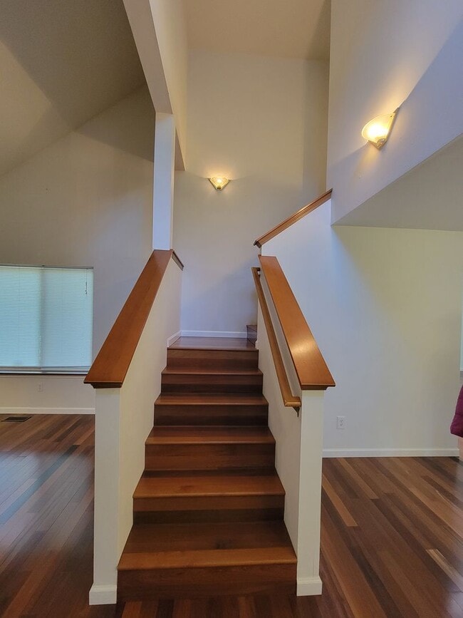 Building Photo - Newer 2 story 1761 sq ft 3 bedroom, 2 1/2 bath home with 2 car garage