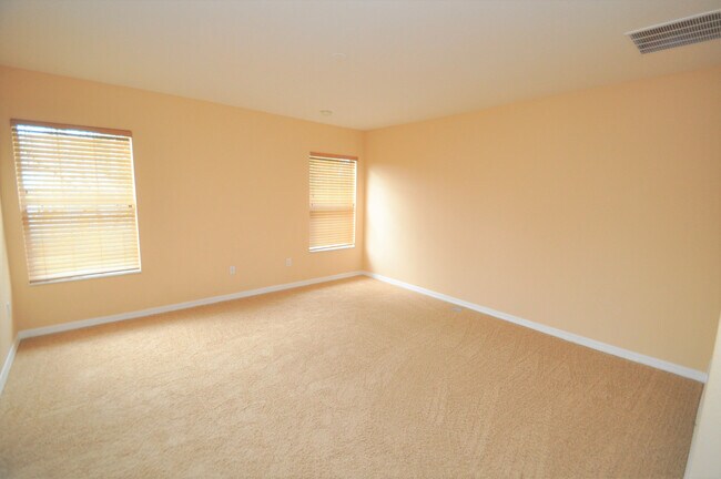 Building Photo - CASSELBERRY: Townhome in Devon Place