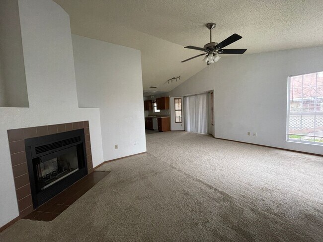 Building Photo - 900 Haynes Dr