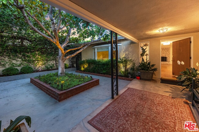 Building Photo - 4867 Finley Ave
