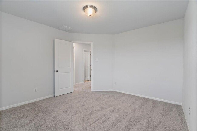 Building Photo - 5711 Pleasanton Pkwy