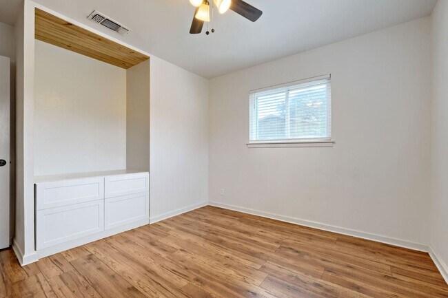 Building Photo - 816 Aviation Ave