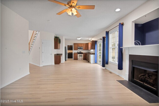 Building Photo - 817 Willbrook Cir