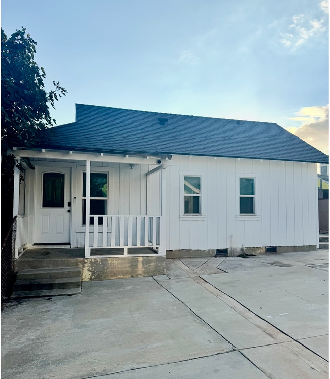 Building Photo - 3048 Guirado St