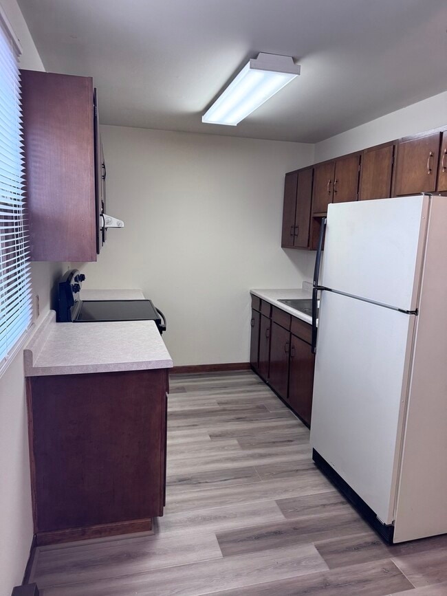 Building Photo - 207 W Hydraulic Ave