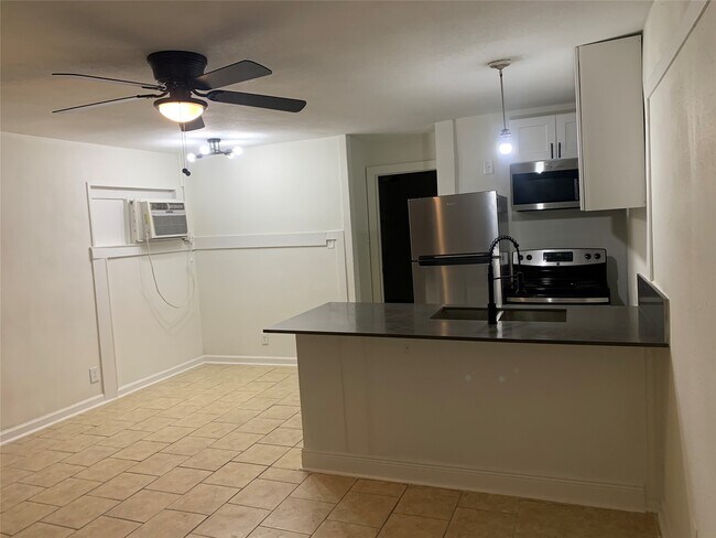 Building Photo - 7610 Red Robin Ln