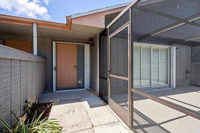 Building Photo - 3902 NW Cinnamon Tree Cir