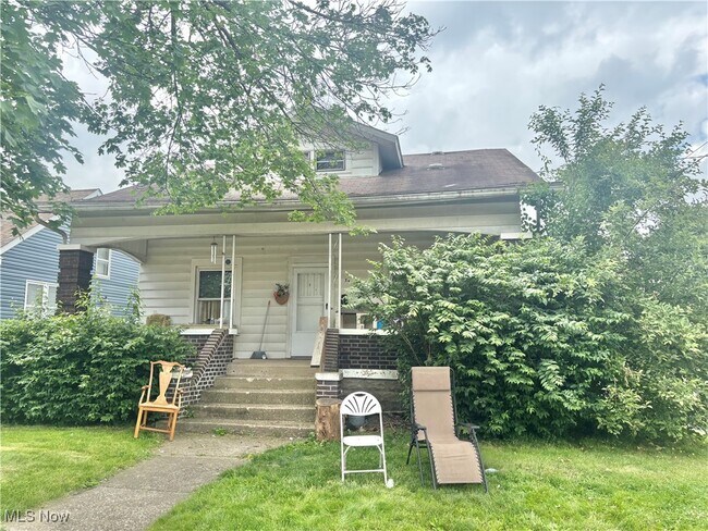Primary Photo - 351 E Glenwood Ave