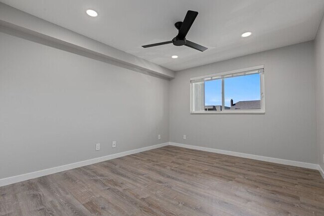 Building Photo - Large Freshly Remodeled and AIR CONDITIONE...