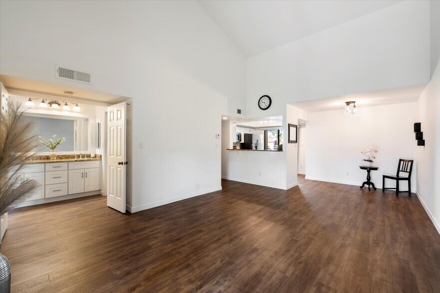 Building Photo - 9445 N 94th Pl