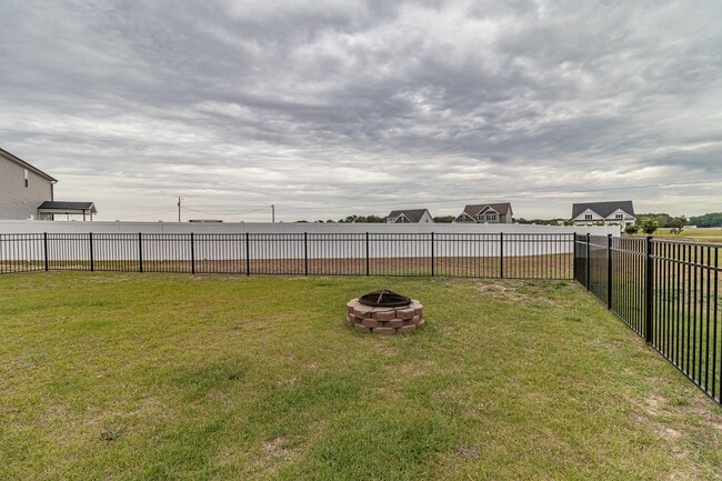 Building Photo - SPACIOUS 4 Bedroom | 2.5 Bathroom in Stone...