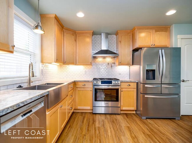 Building Photo - 5371 NE Wave Ln