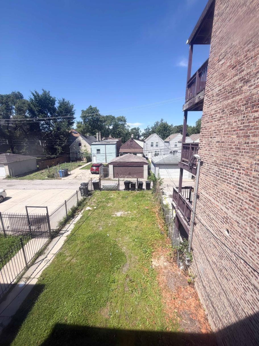 Building Photo - 1426 S Avers Ave