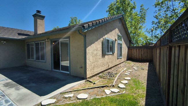 Building Photo - Brand New Flooring and FRESH Paint - SPACIOUS 3 BEDROOM HOUSE IN LIVERMORE!!!