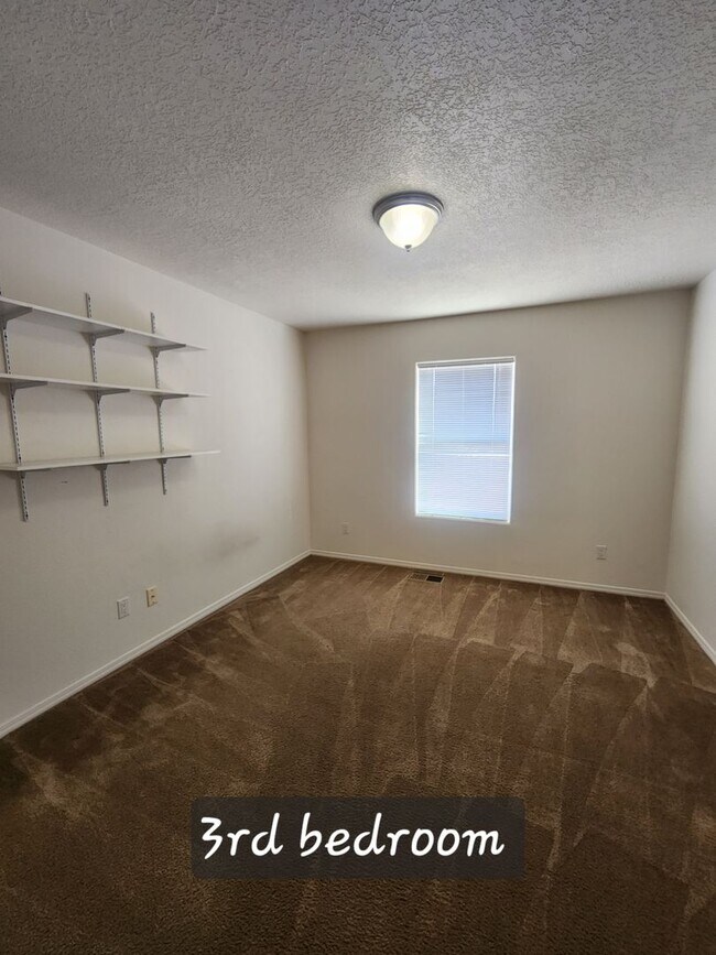 Building Photo - Spacious 4-Bedroom Home with Loft in Charm...