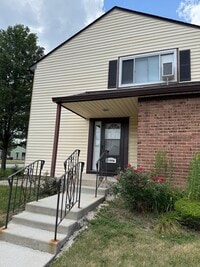 Building Photo - 159 Hemlock St