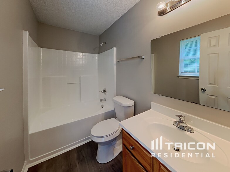 Building Photo - 2916 Westwinds Ct