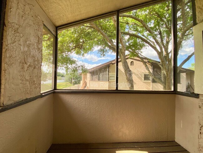 Building Photo - 2942 Antique Oaks Cir