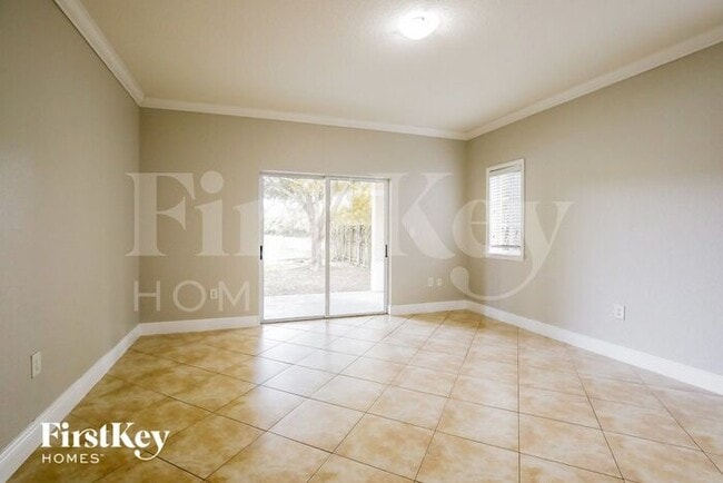 Building Photo - 665 SE 31st Ave