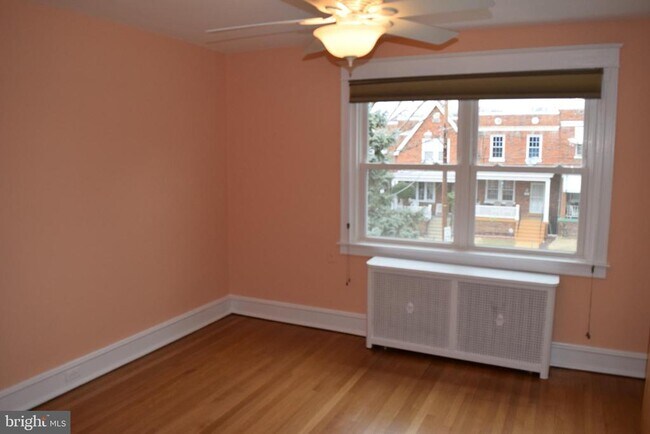 Building Photo - 104 Longfellow St NW