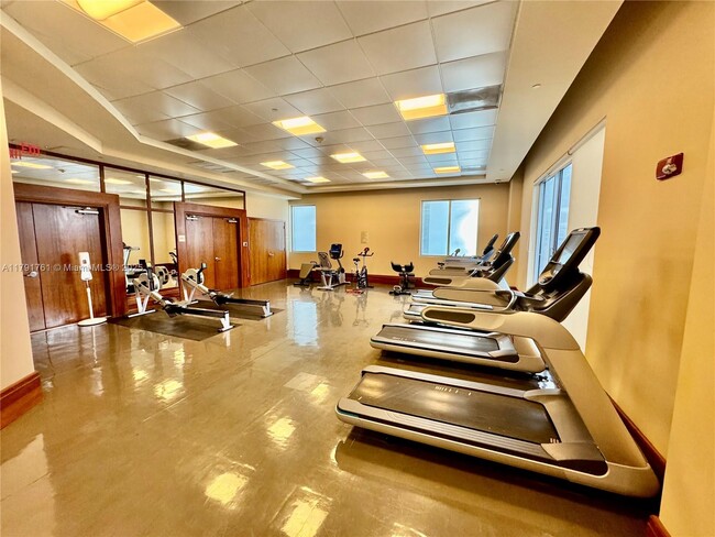 Building Photo - 1060 Brickell Ave