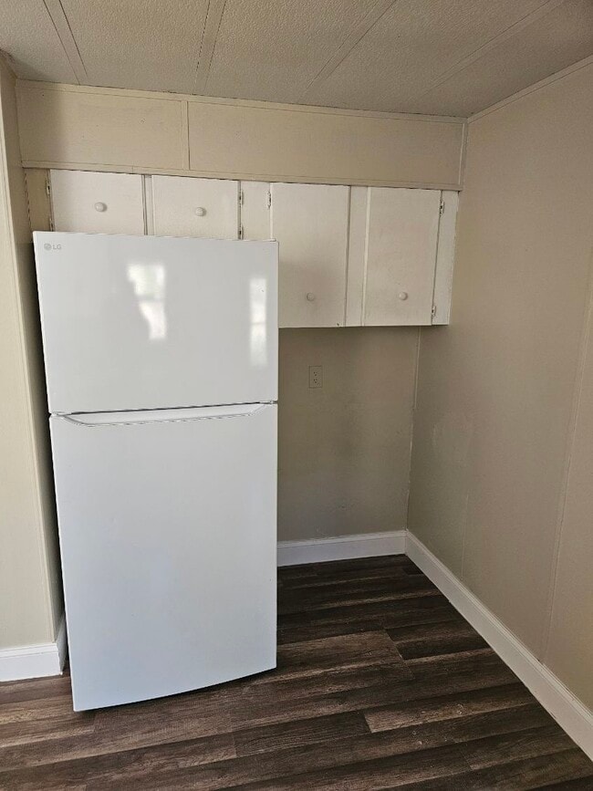 Building Photo - 7566 Peyraud Dr