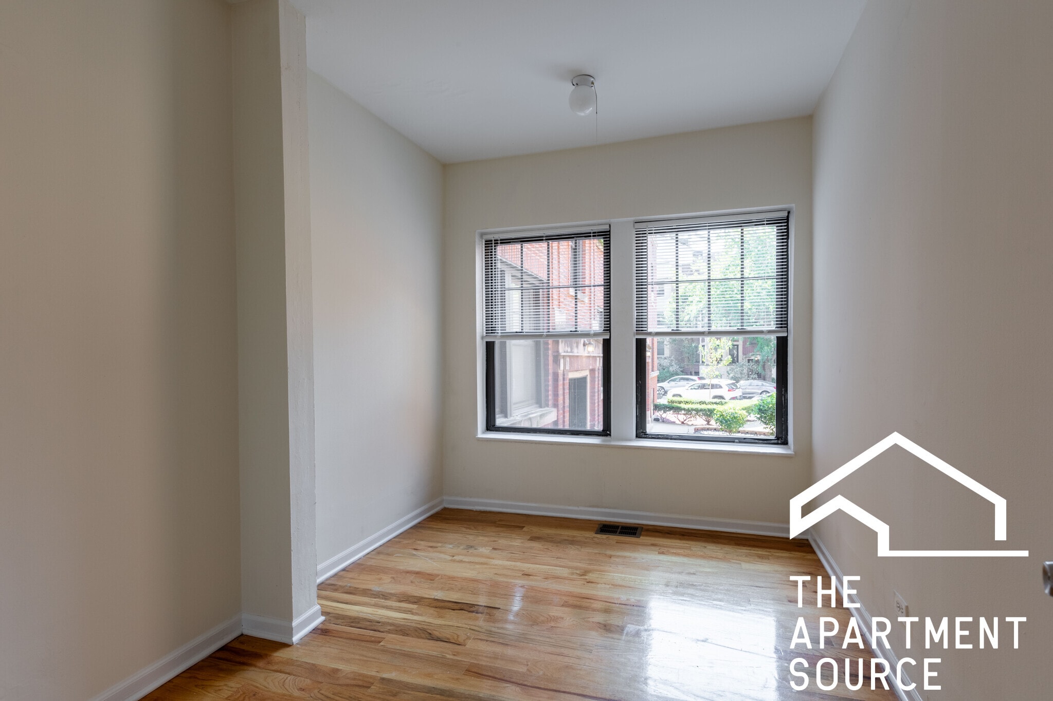 Building Photo - 849 W Cornelia Ave