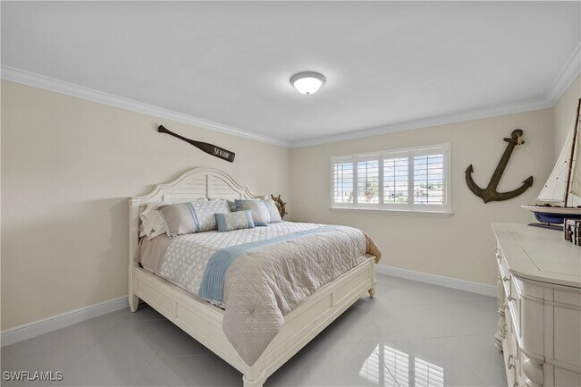 Building Photo - 2100 Gulf Shore Blvd N