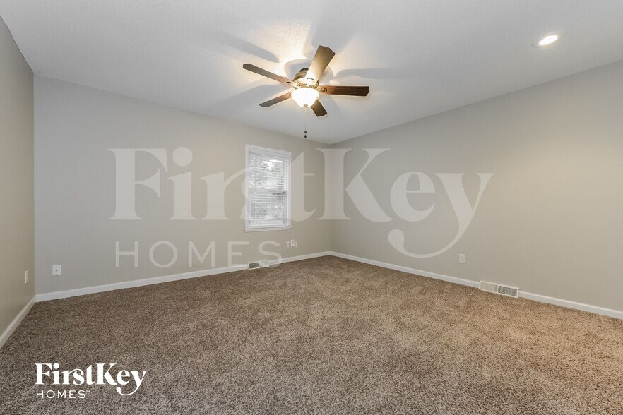 Building Photo - 1300 SW 22nd St