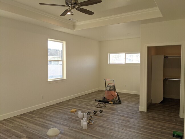 Building Photo - 475 Cheney Loop