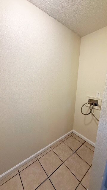 Building Photo - SOUTHEAST - NEWER 2 BEDROOM HOME AVAILABLE NOW!