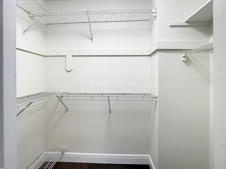 Building Photo - 9027 Pebble Creek Dr