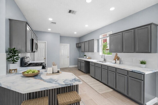 Building Photo - 2623 Pine Shadows Dr