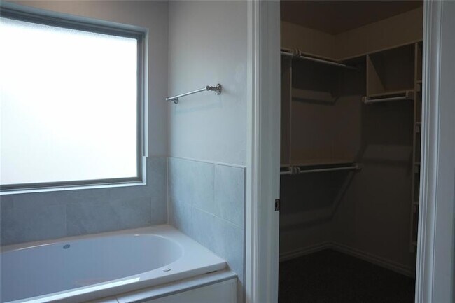 Building Photo - 5216 Bing Cir