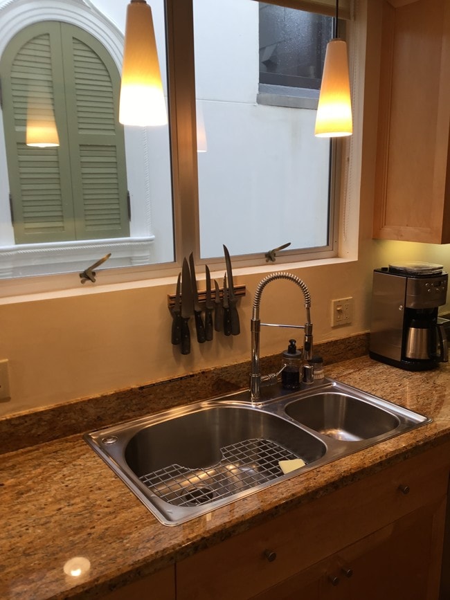 Building Photo - 408 Lombard St