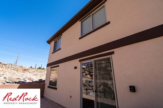 Building Photo - Spacious Townhome in Hurricane Heights